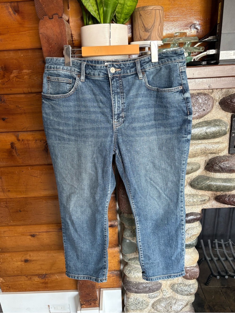 Bootlegger Slim Capri Jeans Medium Wash Stretch Denim Cropped Size 32